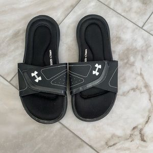 Under Armour Slip on shoes